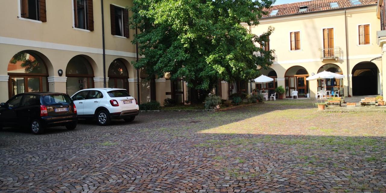 Casa Santa Caterina E Sant Antonio Hotel ปาโดวา ภายนอก รูปภาพ