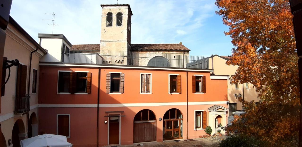 Casa Santa Caterina E Sant Antonio Hotel ปาโดวา ภายนอก รูปภาพ