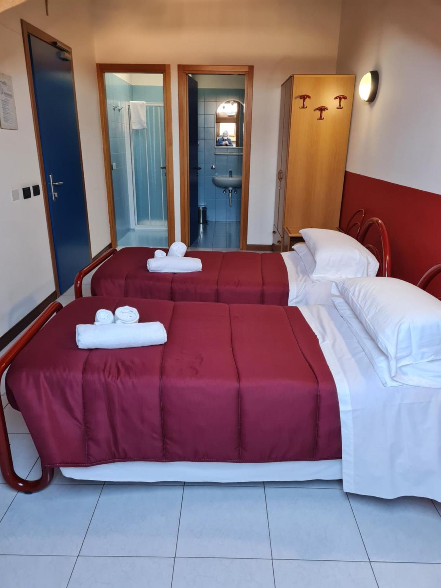 Casa Santa Caterina E Sant Antonio Hotel ปาโดวา ภายนอก รูปภาพ